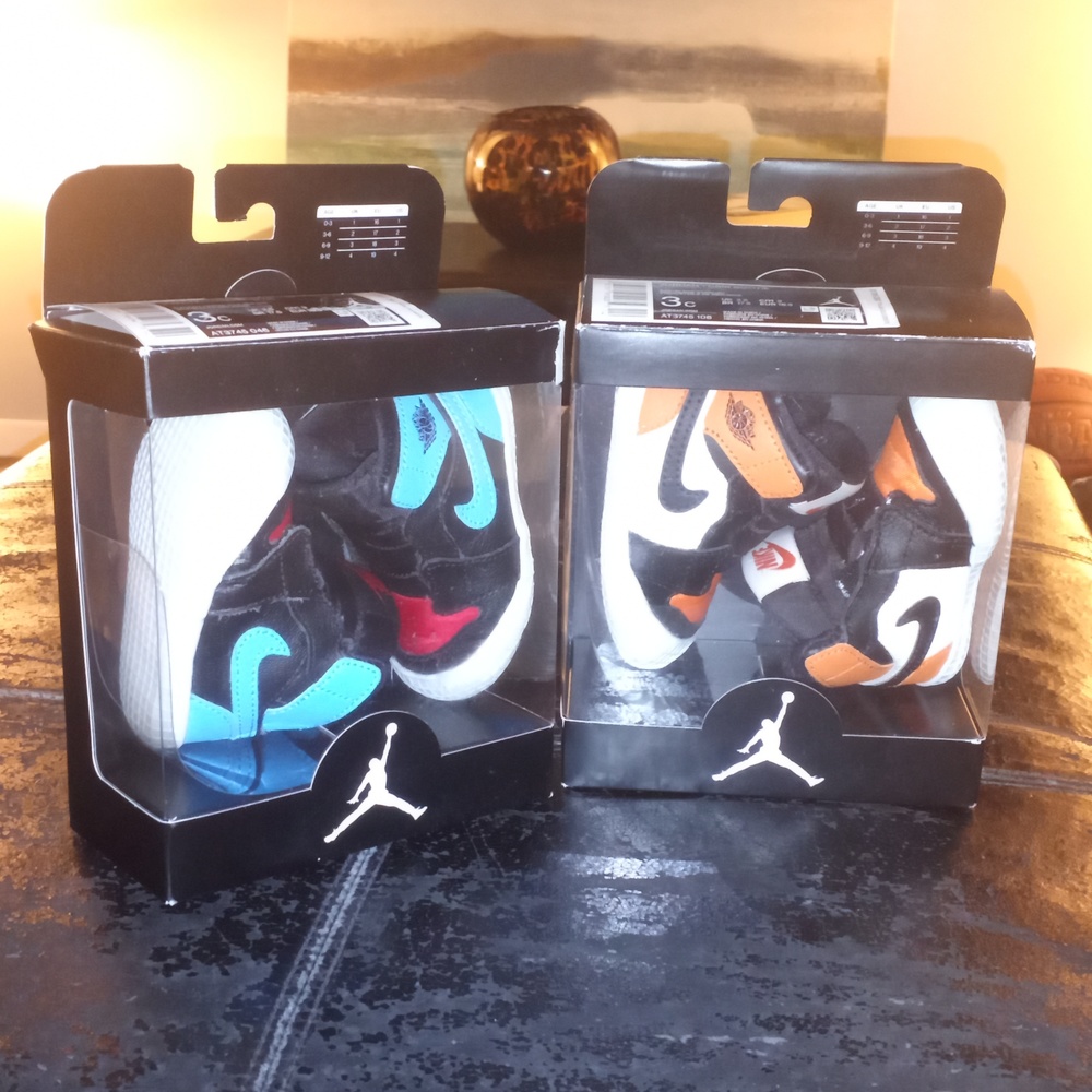 Jordan 1 crib bootie